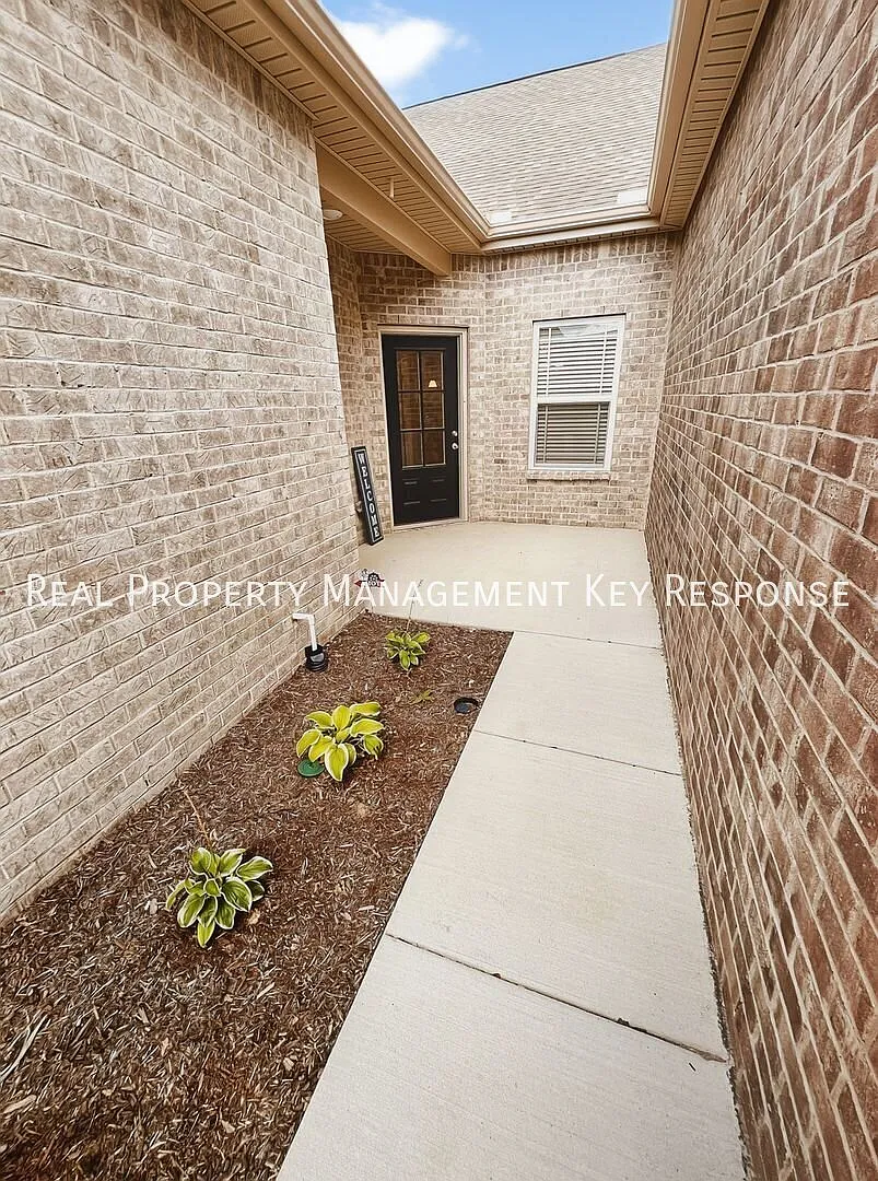 Modern 2-Bedroom Townhome with Community Pool, Attached Garage & minutes to Old Hickory Lake — Photo 2