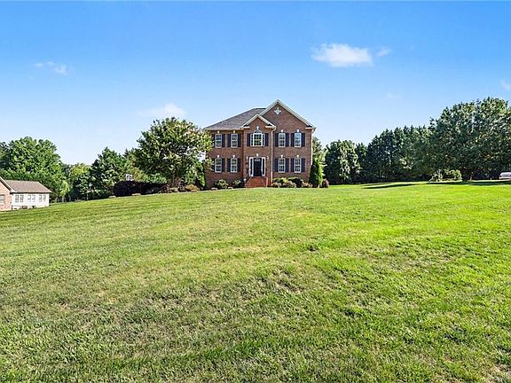 3rd image of 563 Garden Valley Dr