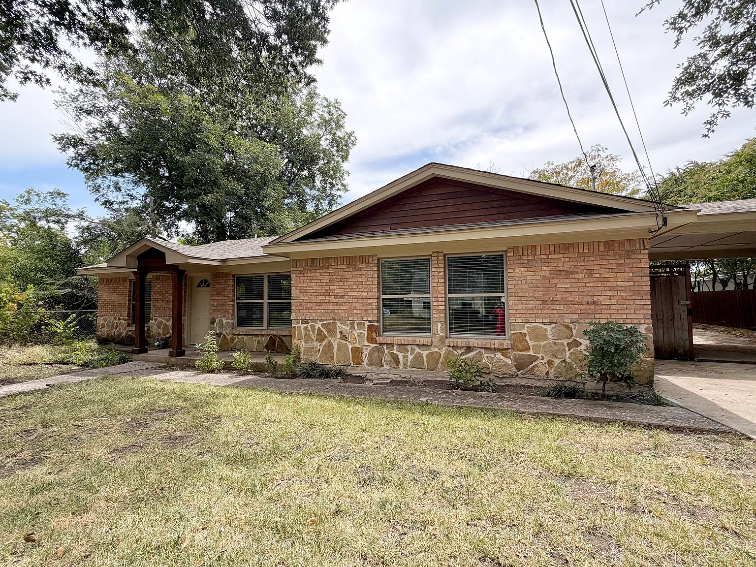 3 bed, 2010 sqft, $2,200 — Photo 1