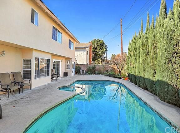 3rd image of 807 Los Olivos Dr