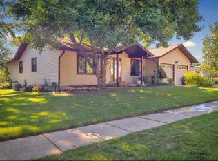 827 Nykiel Ct, Ballwin, MO
