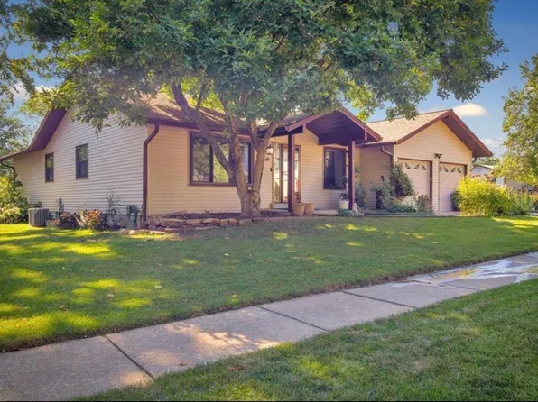 827 Nykiel Ct, Ballwin, MO 63011