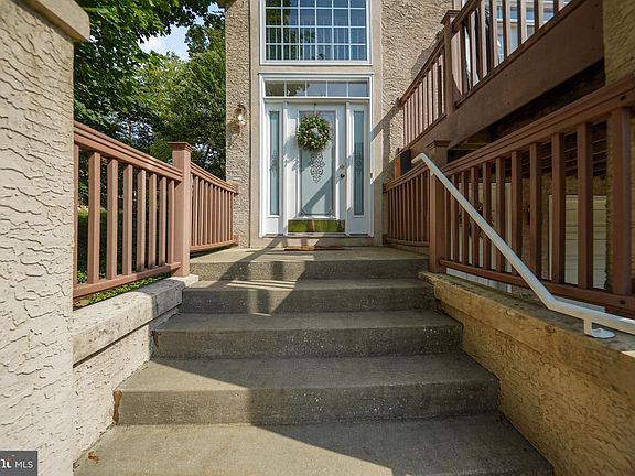 3rd image of 112 Chestnut Ave