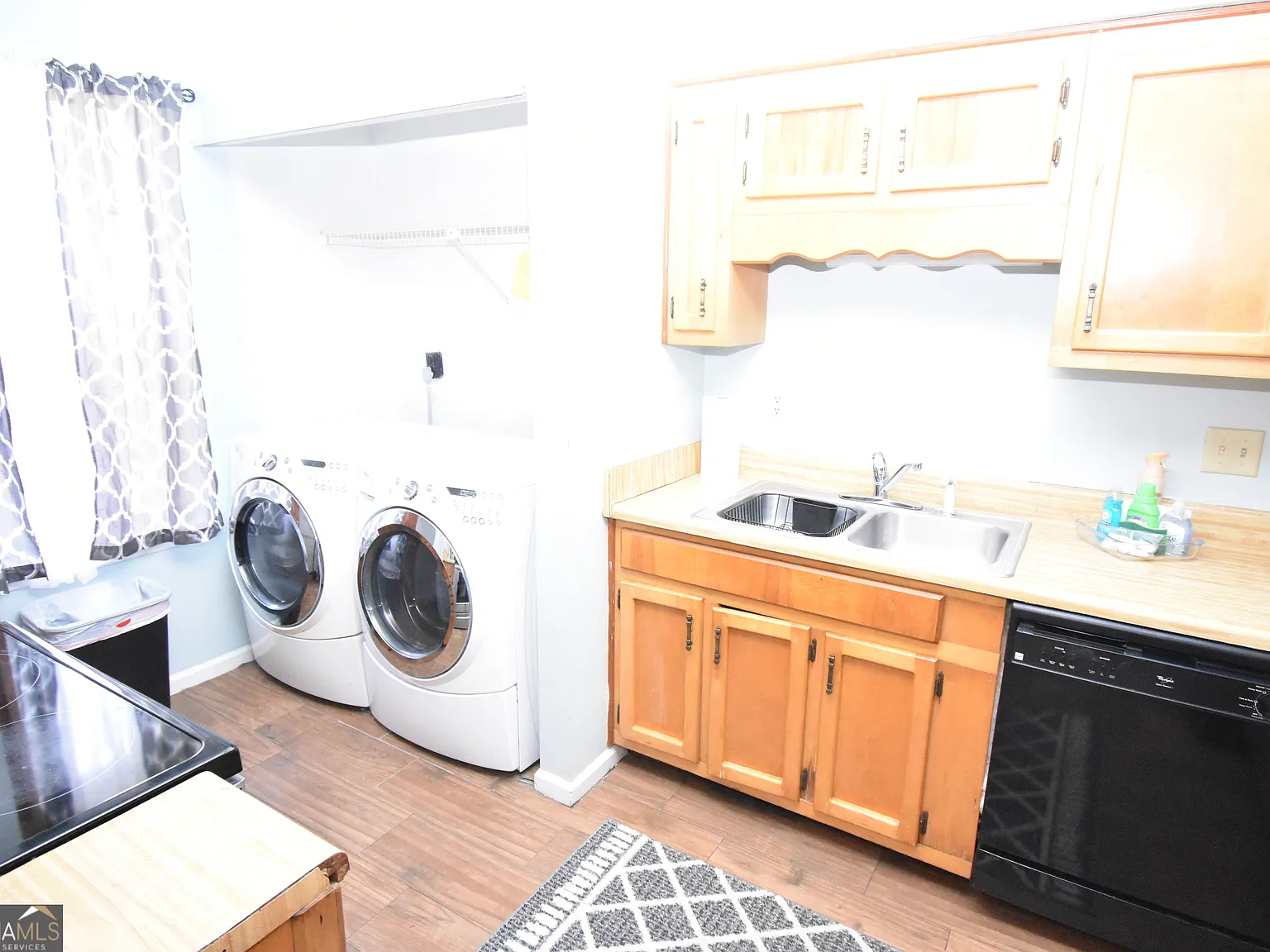 2 bed, 1.5 bath, 972 sqft, $2,200 — Photo 3