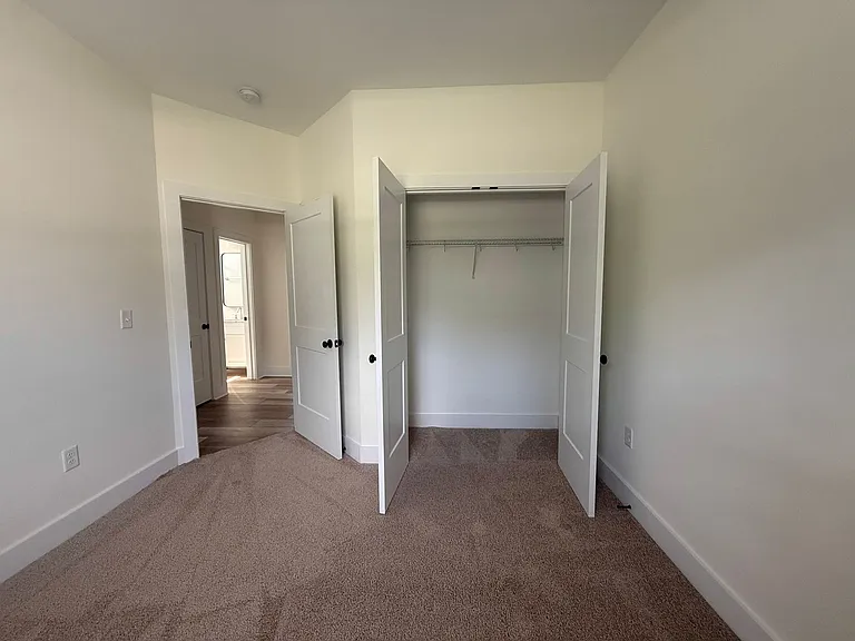1403 Westbrook Cir — Photo 23
