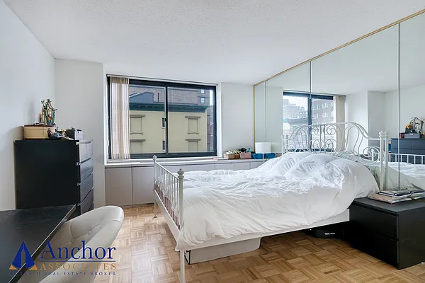 Rented by Anchor Associates | media 8