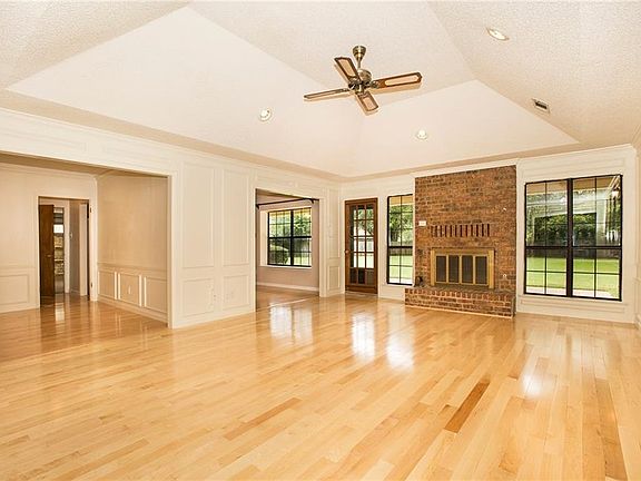 4th image of 10400 Briarwood Cir