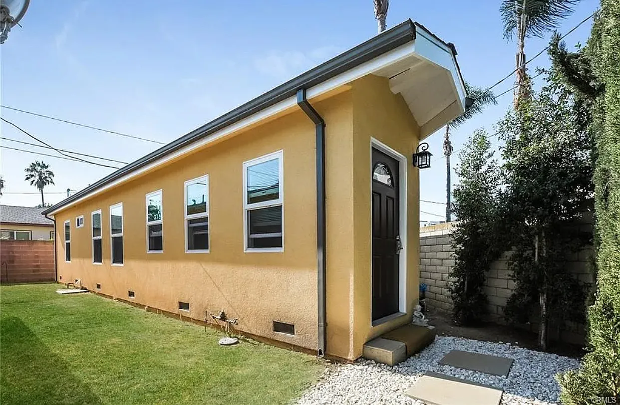 3 bed, 3.0 bath, 1040 sqft, $4,000 — Photo 1