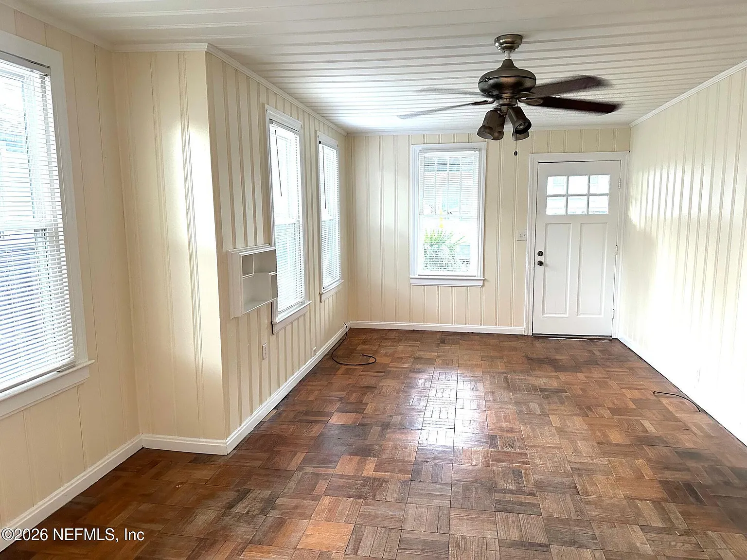 3 bed, 1.0 bath, 1056 sqft, $1,300 — Photo 4