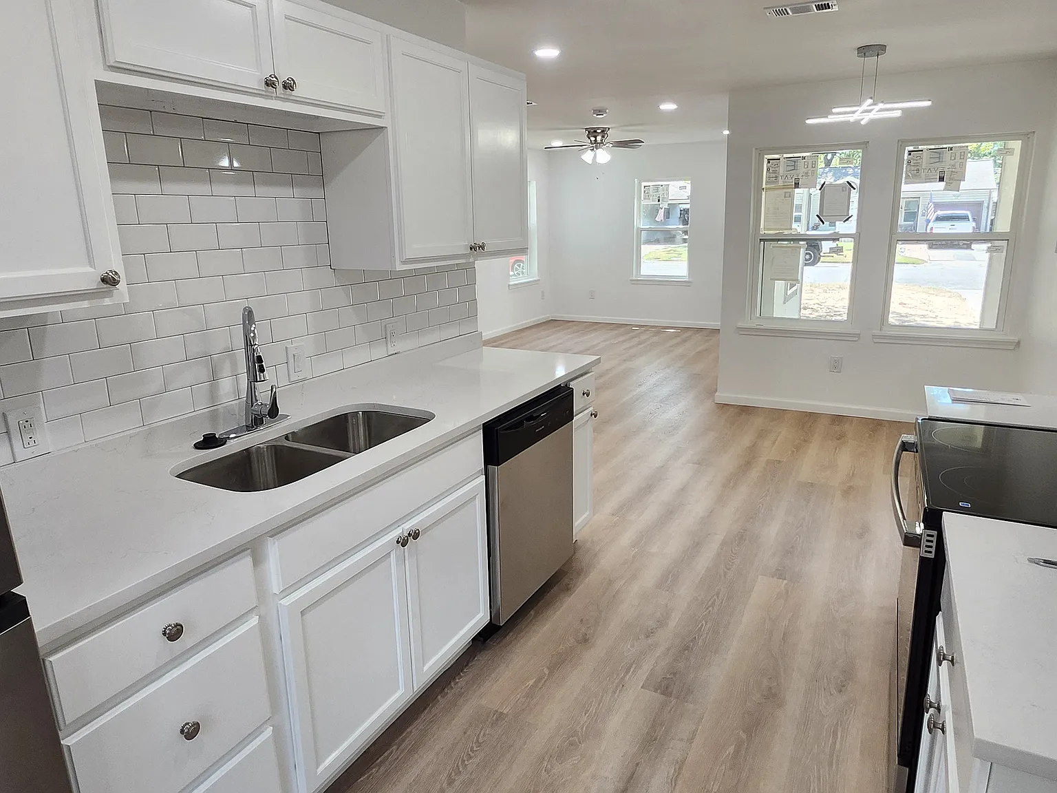 3 bed, 1200 sqft, $1,895 — Photo 1