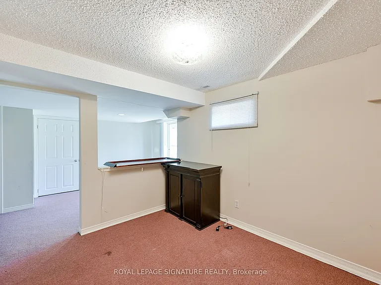556 Farwell Cres #LOWER — Photo 20