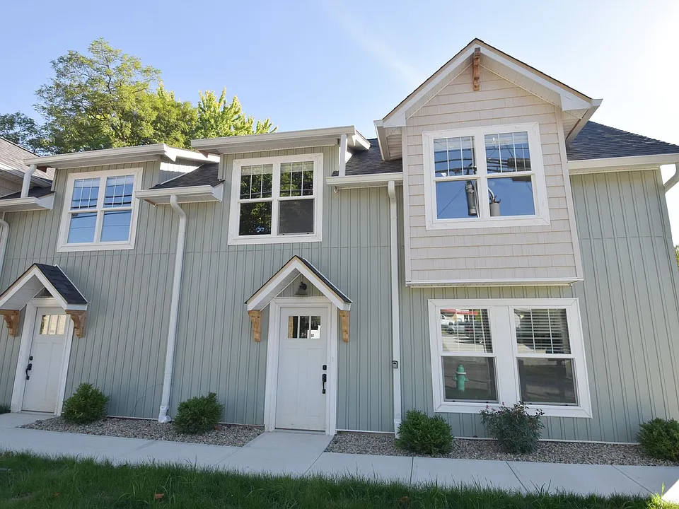 37-39 E Larrabee St