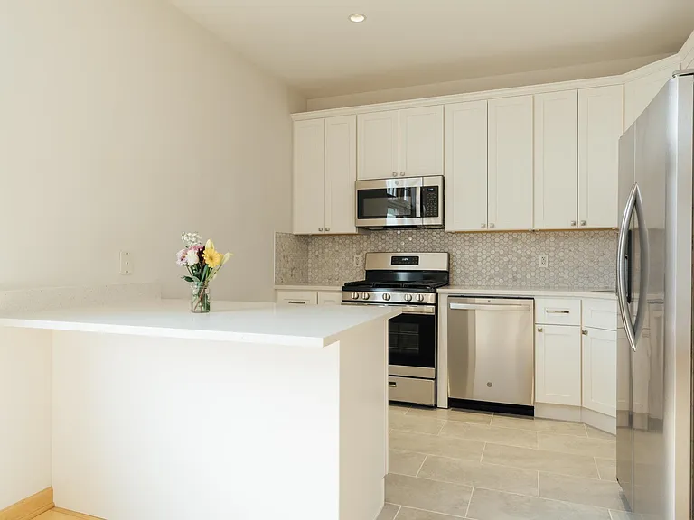 30 Park Ave #1 — Photo 10