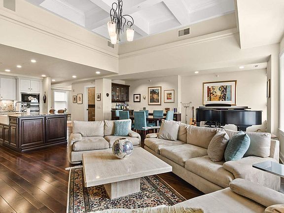 5th image of 123 W Washington Ave Penthouse 1007