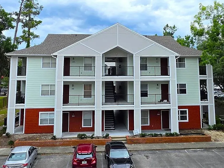 2360 SW Archer Rd #305 — Photo 1