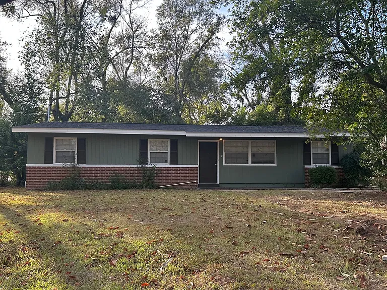 330 Meadowbrook Ln — Photo 1