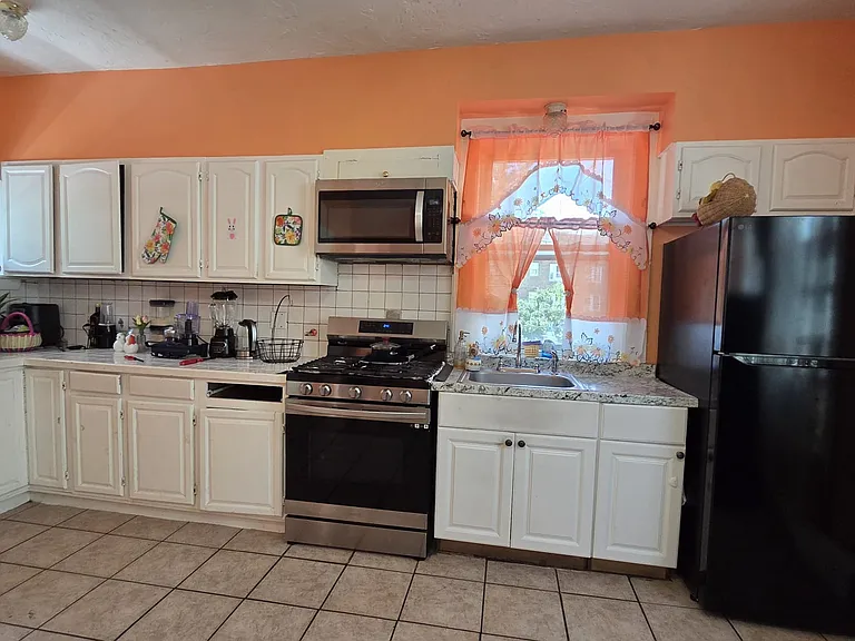 31 N Common St #2 — Photo 2