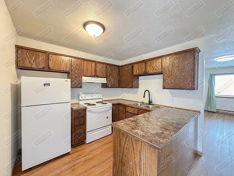 1409 E 12th St — Photo 7