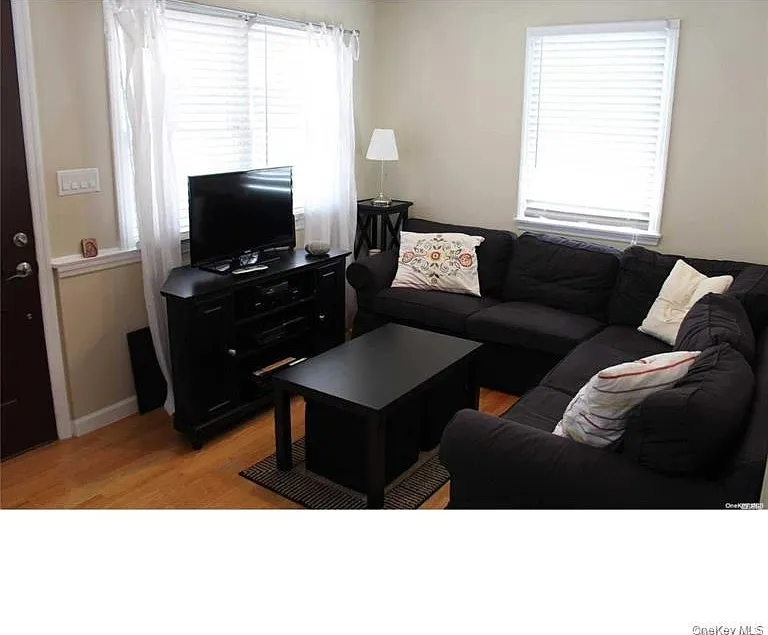 3 bed, 1.0 bath, 800 sqft, $2,800 — Photo 4