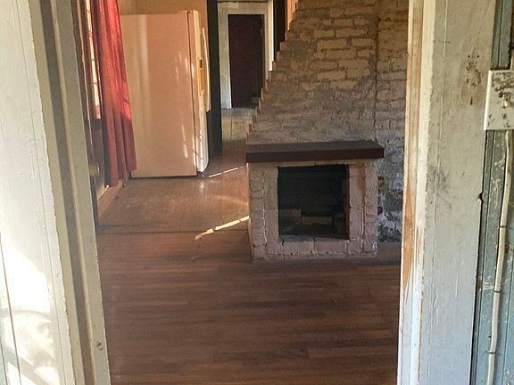 5th image of 215 Burlingame Rd