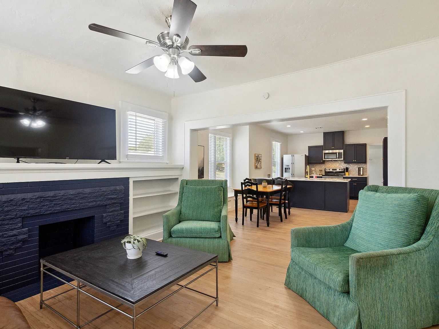 2247 W Park Pl — Photo 2