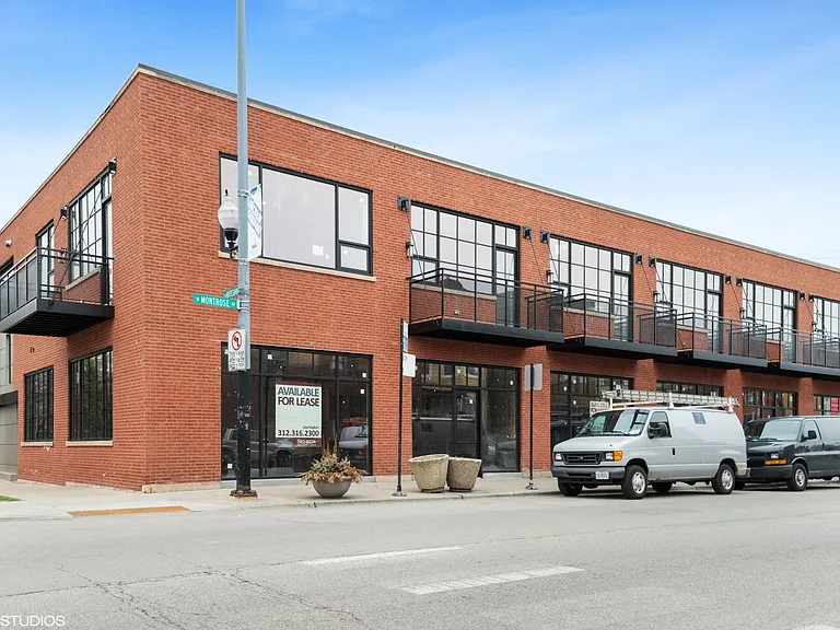 4405 N Artesian Ave #205 — Photo 2