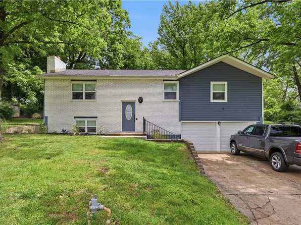 6709 NW Eastside Dr, Parkville, MO 64152