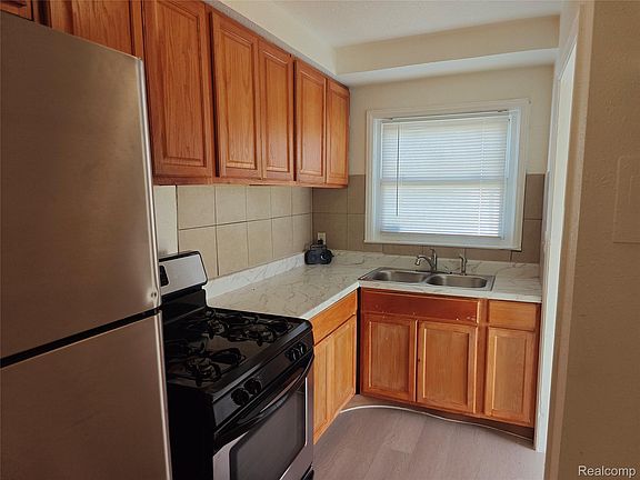 5th image of 6021 Faust Ave