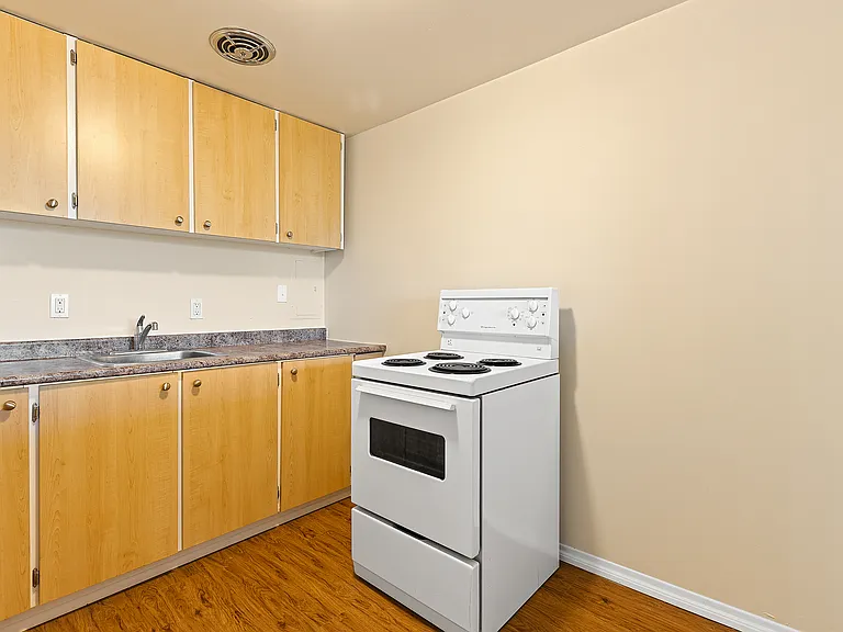 285 Loretta Ave S — Photo 32