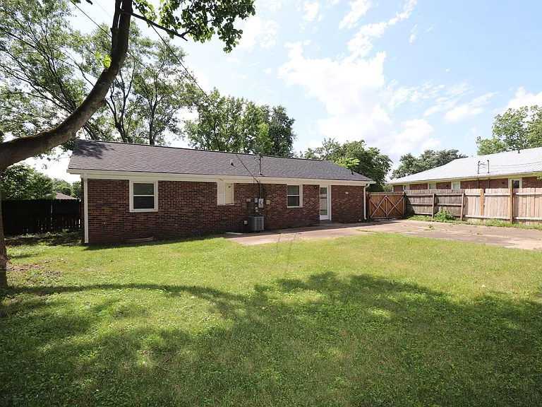 115 Lynwood Dr — Photo 17