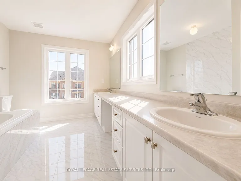 539 Settlers Rd W — Photo 10