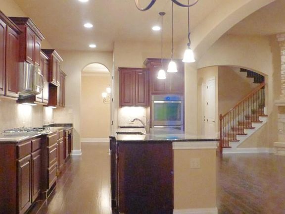 2nd image of 422 Indianwood Dr
