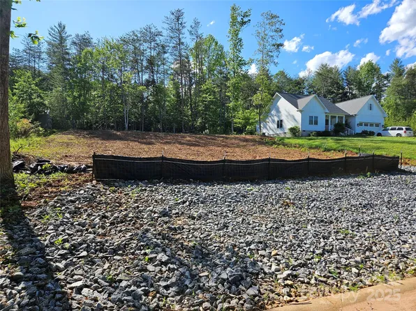 305 Winding Creek Dr, Morganton, NC 28655