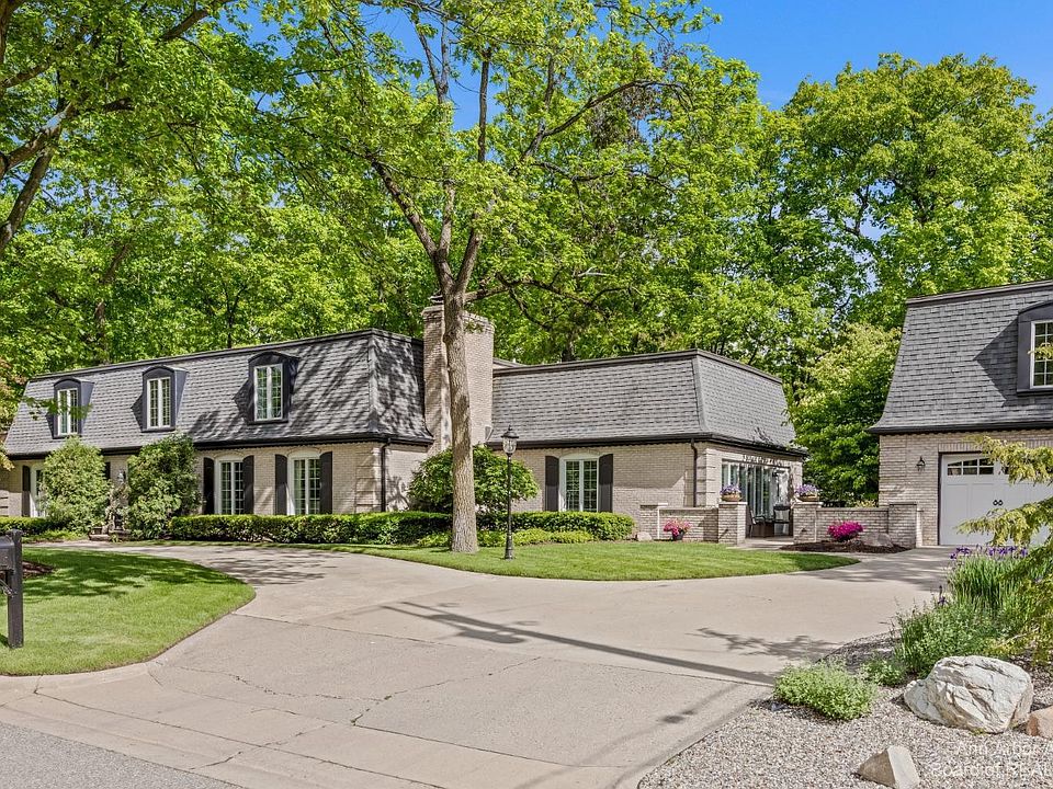 Mid Century Modern Home  1336 Glendaloch Circle, Ann Arbor, MI 48104