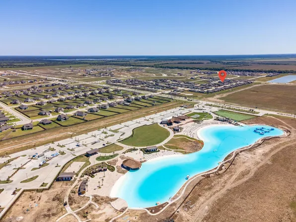 933 Neches Ln, Dayton, TX 77535