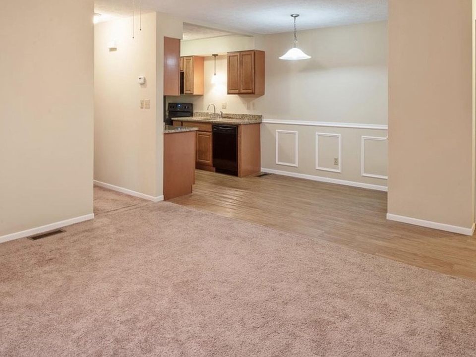 1st image of 940 Stewart St #23