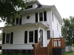 28 6th St NW, Oelwein, IA 50662