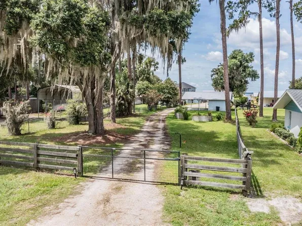 13850 SE 124th St, Ocklawaha, FL 32179