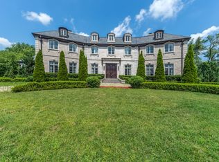 2201 Martin Ln, Northfield, IL 60093