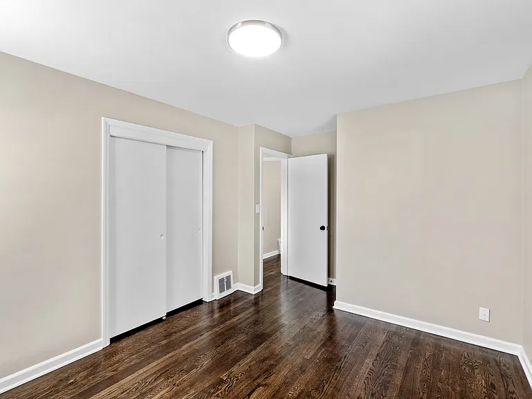 617 W 88th Ter — Photo 11