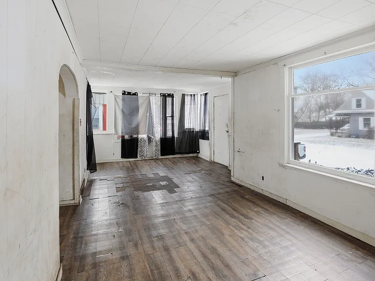 2310 Jerome St — Photo 4