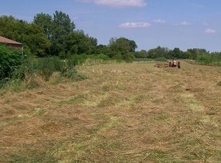 11N921 Russell Rd, Elgin, IL 60124