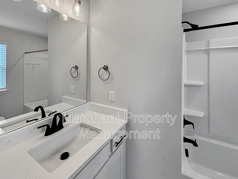 137 Gervais Cir — Photo 10