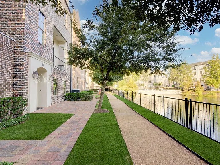 9627 Fannin Sta W — Photo 2