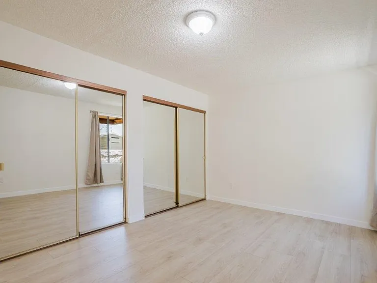914 E Elk Ave #3 — Photo 27