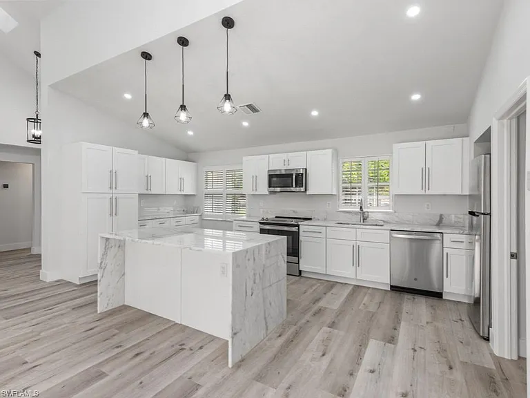 1131 Crayton Rd — Photo 10