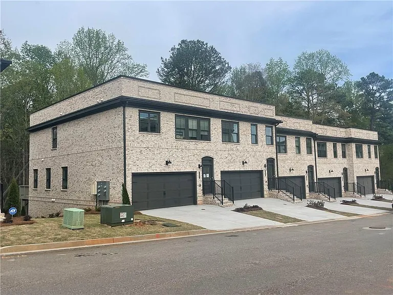 3483 Monarch Ave — Photo 2