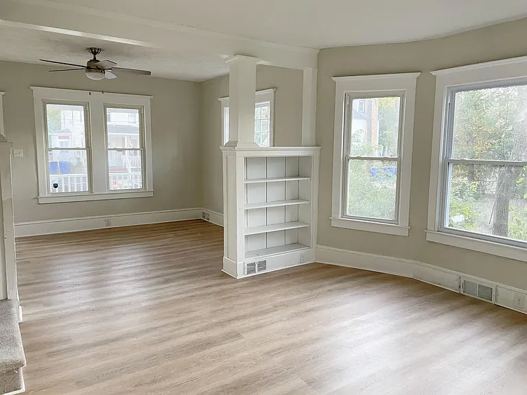402 Howard St — Photo 4
