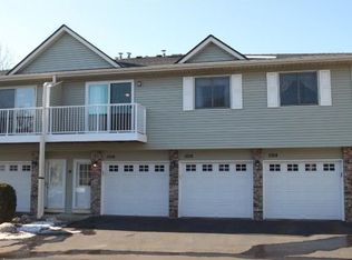 1018 Pondview Ct, Vadnais Heights, MN 55127