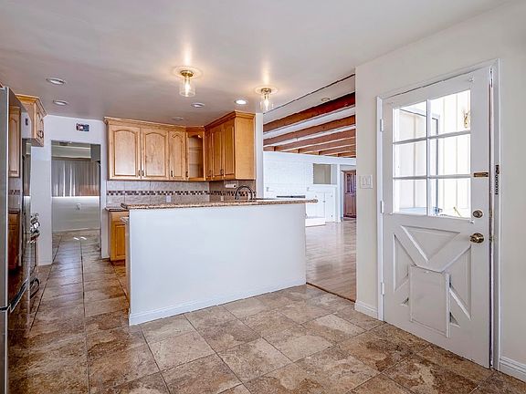 4th image of 3602 Gundry Ave #1405